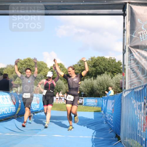25.08.2024 - Elbe Triathlon Hamburg H.Heesch http://msf.ph/oto/6858838 25.08.2024 16:26:49 Ziel  meine-sportfotos.de