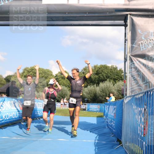 25.08.2024 - Elbe Triathlon Hamburg H.Heesch http://msf.ph/oto/6858849 25.08.2024 16:26:50 Ziel  meine-sportfotos.de