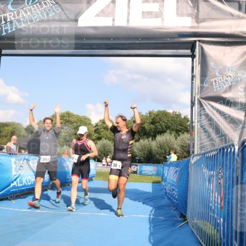 25.08.2024 - Elbe Triathlon Hamburg H.Heesch http://msf.ph/oto/6858866 25.08.2024 16:26:50 Ziel  meine-sportfotos.de