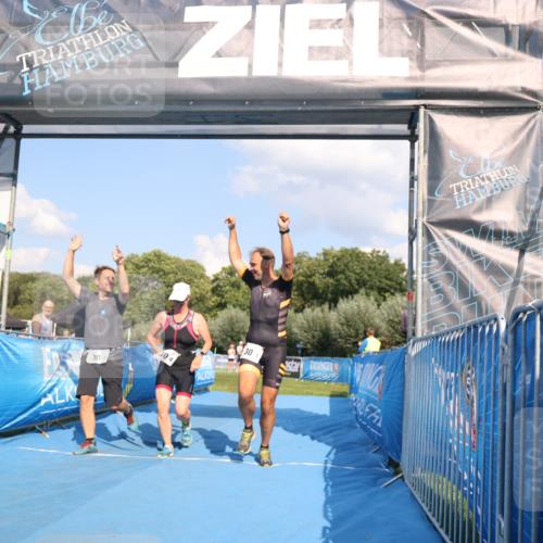 25.08.2024 - Elbe Triathlon Hamburg H.Heesch http://msf.ph/oto/6858876 25.08.2024 16:26:50 Ziel  meine-sportfotos.de
