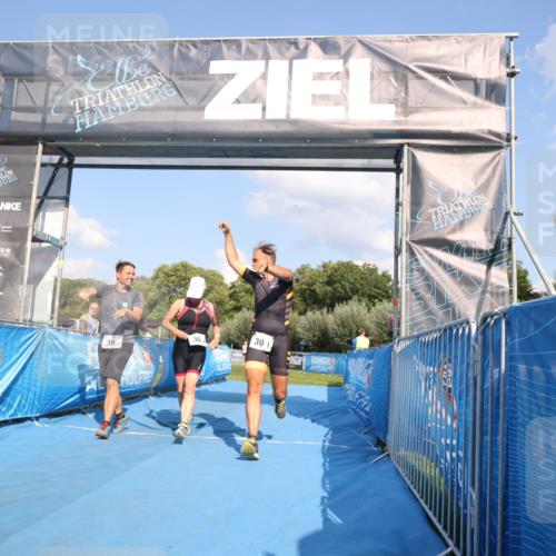 25.08.2024 - Elbe Triathlon Hamburg H.Heesch http://msf.ph/oto/6858890 25.08.2024 16:26:50 Ziel  meine-sportfotos.de