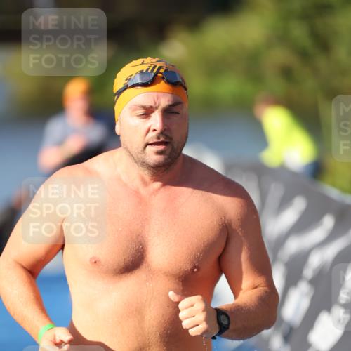 25.08.2024 - Elbe Triathlon Hamburg H.Heesch http://msf.ph/oto/6858892 25.08.2024 09:09:45 Schwimmen 200, 213, 246, 267, 327, 328, 339 meine-sportfotos.de