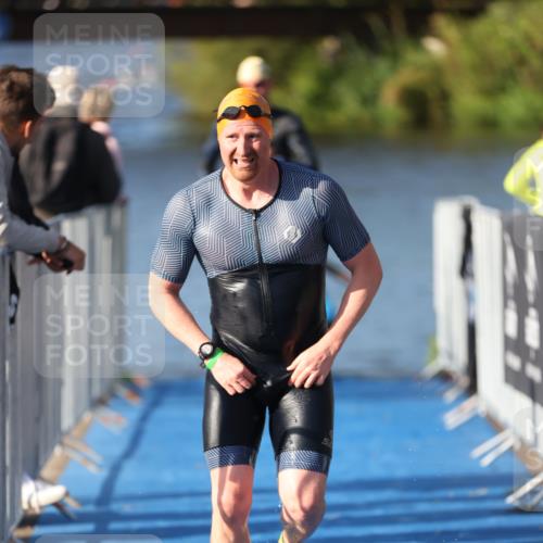 25.08.2024 - Elbe Triathlon Hamburg H.Heesch http://msf.ph/oto/6858922 25.08.2024 09:09:47 Schwimmen 200, 213, 246, 267, 327, 328, 339 meine-sportfotos.de