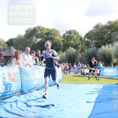25.08.2024 - Elbe Triathlon Hamburg H.Heesch http://msf.ph/oto/6858929 25.08.2024 10:57:39 Ziel 108, 244 meine-sportfotos.de