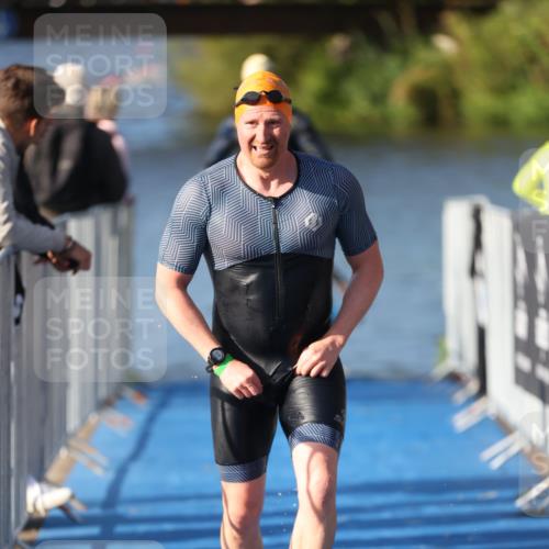 25.08.2024 - Elbe Triathlon Hamburg H.Heesch http://msf.ph/oto/6858930 25.08.2024 09:09:48 Schwimmen 200, 213, 246, 267, 327, 328, 339 meine-sportfotos.de