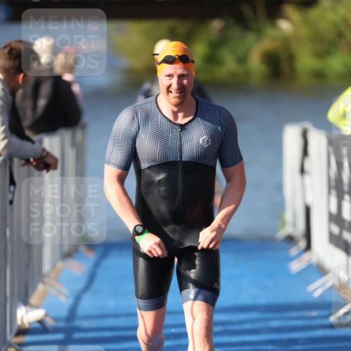 25.08.2024 - Elbe Triathlon Hamburg H.Heesch http://msf.ph/oto/6858938 25.08.2024 09:09:48 Schwimmen 200, 213, 246, 267, 327, 328, 339 meine-sportfotos.de