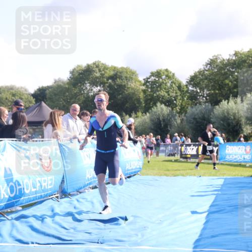 25.08.2024 - Elbe Triathlon Hamburg H.Heesch http://msf.ph/oto/6858940 25.08.2024 10:57:39 Ziel 108, 244 meine-sportfotos.de