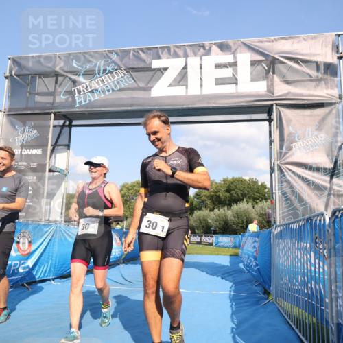 25.08.2024 - Elbe Triathlon Hamburg H.Heesch http://msf.ph/oto/6858944 25.08.2024 16:26:51 Ziel  meine-sportfotos.de