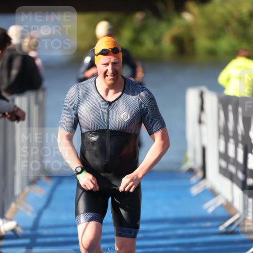 25.08.2024 - Elbe Triathlon Hamburg H.Heesch http://msf.ph/oto/6858950 25.08.2024 09:09:48 Schwimmen 200, 213, 246, 267, 327, 328, 339 meine-sportfotos.de