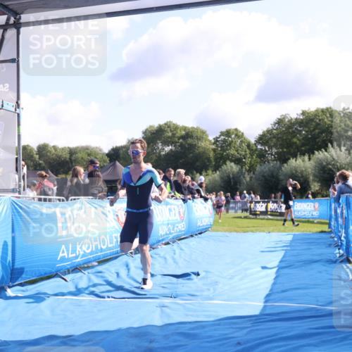 25.08.2024 - Elbe Triathlon Hamburg H.Heesch http://msf.ph/oto/6858962 25.08.2024 10:57:39 Ziel 108, 244 meine-sportfotos.de