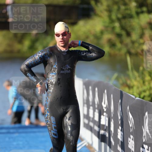 25.08.2024 - Elbe Triathlon Hamburg H.Heesch http://msf.ph/oto/6858971 25.08.2024 09:09:51 Schwimmen 200, 213, 246, 327, 328, 339 meine-sportfotos.de