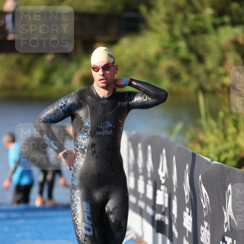 25.08.2024 - Elbe Triathlon Hamburg H.Heesch http://msf.ph/oto/6858977 25.08.2024 09:09:51 Schwimmen 200, 213, 246, 327, 328, 339 meine-sportfotos.de