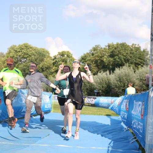 25.08.2024 - Elbe Triathlon Hamburg H.Heesch http://msf.ph/oto/6859006 25.08.2024 16:27:21 Ziel  meine-sportfotos.de