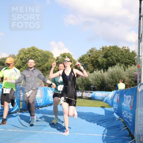25.08.2024 - Elbe Triathlon Hamburg H.Heesch http://msf.ph/oto/6859025 25.08.2024 16:27:21 Ziel  meine-sportfotos.de