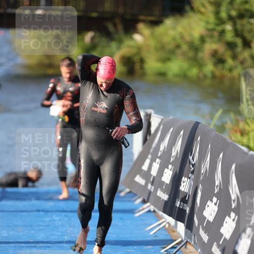 25.08.2024 - Elbe Triathlon Hamburg H.Heesch http://msf.ph/oto/6859029 25.08.2024 09:10:43 Schwimmen 345, 433 meine-sportfotos.de