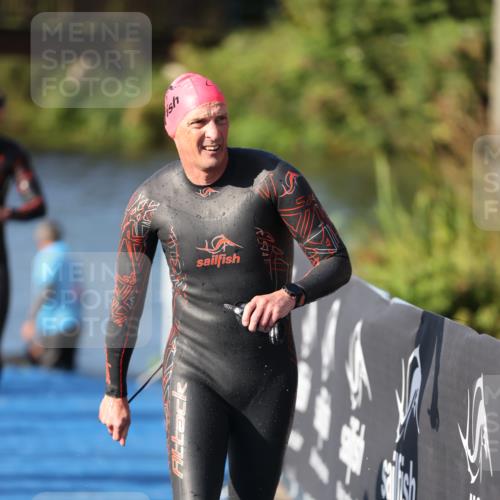 25.08.2024 - Elbe Triathlon Hamburg H.Heesch http://msf.ph/oto/6859068 25.08.2024 09:10:45 Schwimmen 345, 433 meine-sportfotos.de