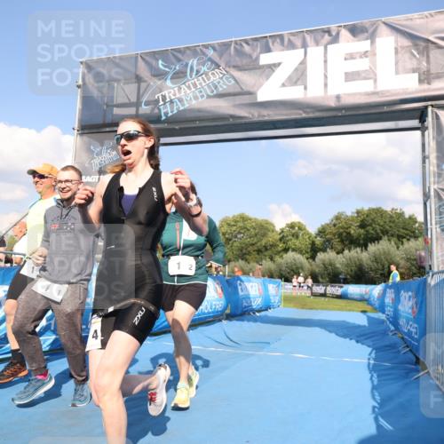 25.08.2024 - Elbe Triathlon Hamburg H.Heesch http://msf.ph/oto/6859105 25.08.2024 16:27:22 Ziel  meine-sportfotos.de