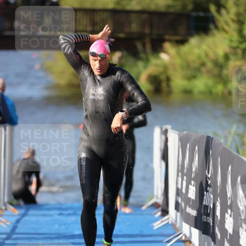 25.08.2024 - Elbe Triathlon Hamburg H.Heesch http://msf.ph/oto/6859115 25.08.2024 09:11:12 Schwimmen 336, 396, 399 meine-sportfotos.de