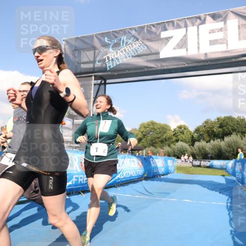 25.08.2024 - Elbe Triathlon Hamburg H.Heesch http://msf.ph/oto/6859116 25.08.2024 16:27:22 Ziel  meine-sportfotos.de