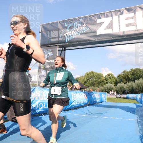 25.08.2024 - Elbe Triathlon Hamburg H.Heesch http://msf.ph/oto/6859119 25.08.2024 16:27:22 Ziel  meine-sportfotos.de