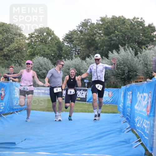 25.08.2024 - Elbe Triathlon Hamburg H.Heesch http://msf.ph/oto/6859135 25.08.2024 16:30:22 Ziel  meine-sportfotos.de