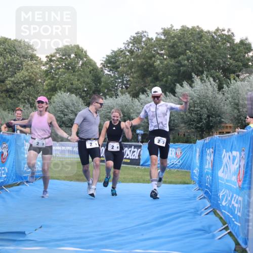 25.08.2024 - Elbe Triathlon Hamburg H.Heesch http://msf.ph/oto/6859138 25.08.2024 16:30:22 Ziel  meine-sportfotos.de