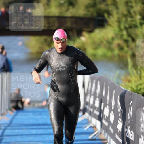 25.08.2024 - Elbe Triathlon Hamburg H.Heesch http://msf.ph/oto/6859141 25.08.2024 09:11:13 Schwimmen 336, 396, 399 meine-sportfotos.de