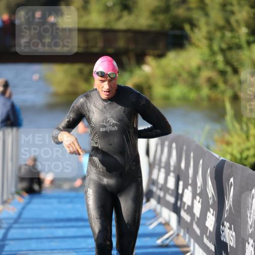 25.08.2024 - Elbe Triathlon Hamburg H.Heesch http://msf.ph/oto/6859145 25.08.2024 09:11:13 Schwimmen 336, 396, 399 meine-sportfotos.de