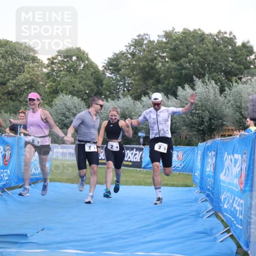 25.08.2024 - Elbe Triathlon Hamburg H.Heesch http://msf.ph/oto/6859146 25.08.2024 16:30:22 Ziel  meine-sportfotos.de