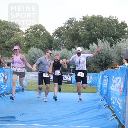 25.08.2024 - Elbe Triathlon Hamburg H.Heesch http://msf.ph/oto/6859150 25.08.2024 16:30:22 Ziel  meine-sportfotos.de