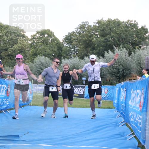 25.08.2024 - Elbe Triathlon Hamburg H.Heesch http://msf.ph/oto/6859154 25.08.2024 16:30:22 Ziel  meine-sportfotos.de