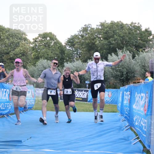 25.08.2024 - Elbe Triathlon Hamburg H.Heesch http://msf.ph/oto/6859160 25.08.2024 16:30:22 Ziel  meine-sportfotos.de