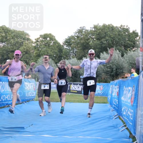 25.08.2024 - Elbe Triathlon Hamburg H.Heesch http://msf.ph/oto/6859164 25.08.2024 16:30:23 Ziel  meine-sportfotos.de