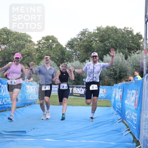 25.08.2024 - Elbe Triathlon Hamburg H.Heesch http://msf.ph/oto/6859168 25.08.2024 16:30:23 Ziel  meine-sportfotos.de