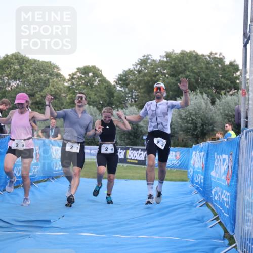 25.08.2024 - Elbe Triathlon Hamburg H.Heesch http://msf.ph/oto/6859178 25.08.2024 16:30:23 Ziel  meine-sportfotos.de
