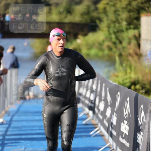 25.08.2024 - Elbe Triathlon Hamburg H.Heesch http://msf.ph/oto/6859180 25.08.2024 09:11:14 Schwimmen 336, 396, 399 meine-sportfotos.de