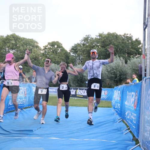 25.08.2024 - Elbe Triathlon Hamburg H.Heesch http://msf.ph/oto/6859186 25.08.2024 16:30:23 Ziel  meine-sportfotos.de
