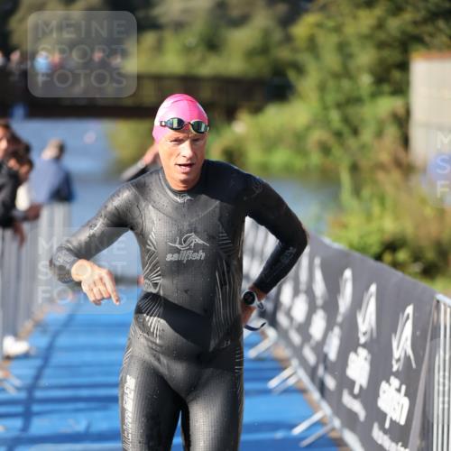 25.08.2024 - Elbe Triathlon Hamburg H.Heesch http://msf.ph/oto/6859187 25.08.2024 09:11:14 Schwimmen 336, 396, 399 meine-sportfotos.de