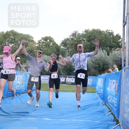 25.08.2024 - Elbe Triathlon Hamburg H.Heesch http://msf.ph/oto/6859191 25.08.2024 16:30:23 Ziel  meine-sportfotos.de