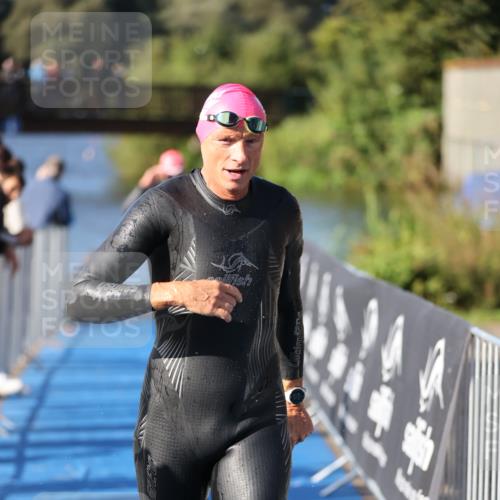 25.08.2024 - Elbe Triathlon Hamburg H.Heesch http://msf.ph/oto/6859206 25.08.2024 09:11:15 Schwimmen 336, 396, 399 meine-sportfotos.de