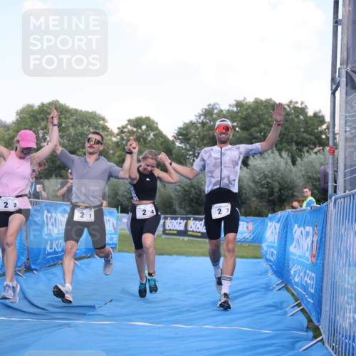 25.08.2024 - Elbe Triathlon Hamburg H.Heesch http://msf.ph/oto/6859213 25.08.2024 16:30:23 Ziel  meine-sportfotos.de