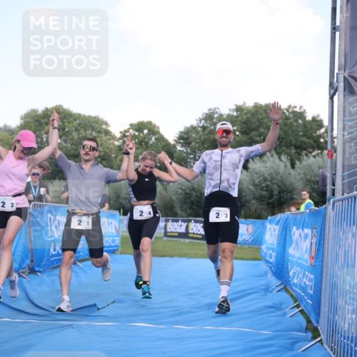 25.08.2024 - Elbe Triathlon Hamburg H.Heesch http://msf.ph/oto/6859218 25.08.2024 16:30:23 Ziel  meine-sportfotos.de