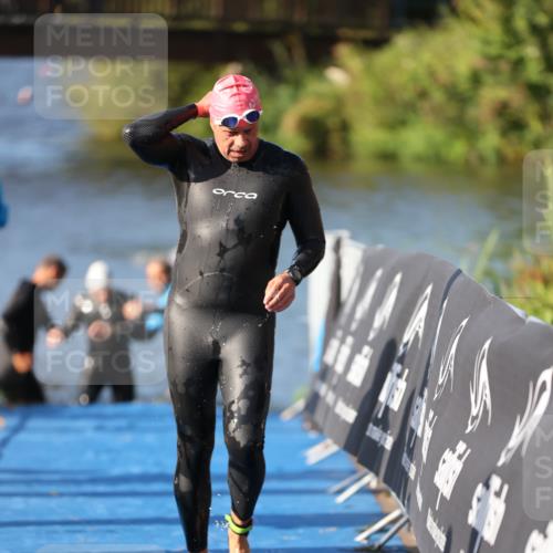 25.08.2024 - Elbe Triathlon Hamburg H.Heesch http://msf.ph/oto/6859224 25.08.2024 09:11:16 Schwimmen 336, 396, 399 meine-sportfotos.de