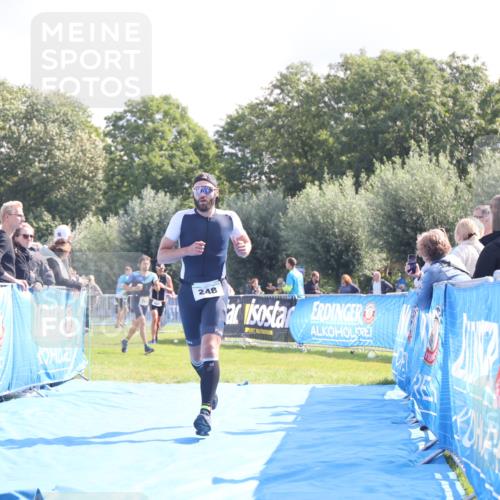 25.08.2024 - Elbe Triathlon Hamburg H.Heesch http://msf.ph/oto/6859228 25.08.2024 10:59:11 Ziel 248 meine-sportfotos.de