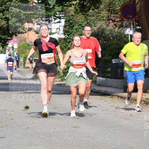 25.08.2024 - 20. Blankeneser Heldenlauf Strokosch-Dieckow http://msf.ph/oto/6859231 25.08.2024 09:55:10 Ziel 245, 246, 258, 259 meine-sportfotos.de
