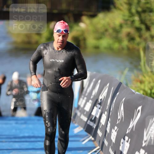 25.08.2024 - Elbe Triathlon Hamburg H.Heesch http://msf.ph/oto/6859232 25.08.2024 09:11:17 Schwimmen 336, 396, 399 meine-sportfotos.de