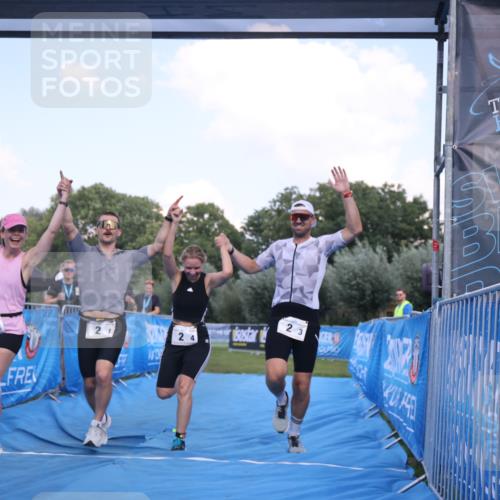 25.08.2024 - Elbe Triathlon Hamburg H.Heesch http://msf.ph/oto/6859234 25.08.2024 16:30:23 Ziel  meine-sportfotos.de