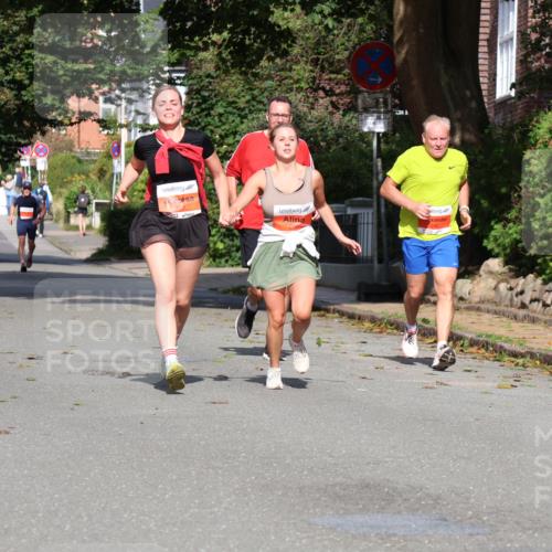 25.08.2024 - 20. Blankeneser Heldenlauf Strokosch-Dieckow http://msf.ph/oto/6859235 25.08.2024 09:55:11 Ziel 245, 246, 258, 259 meine-sportfotos.de