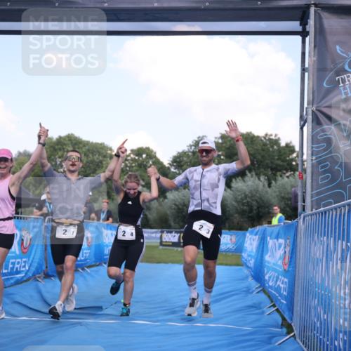 25.08.2024 - Elbe Triathlon Hamburg H.Heesch http://msf.ph/oto/6859239 25.08.2024 16:30:23 Ziel  meine-sportfotos.de