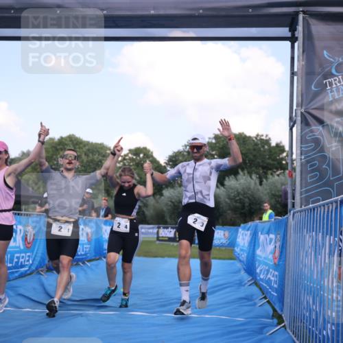 25.08.2024 - Elbe Triathlon Hamburg H.Heesch http://msf.ph/oto/6859242 25.08.2024 16:30:24 Ziel  meine-sportfotos.de